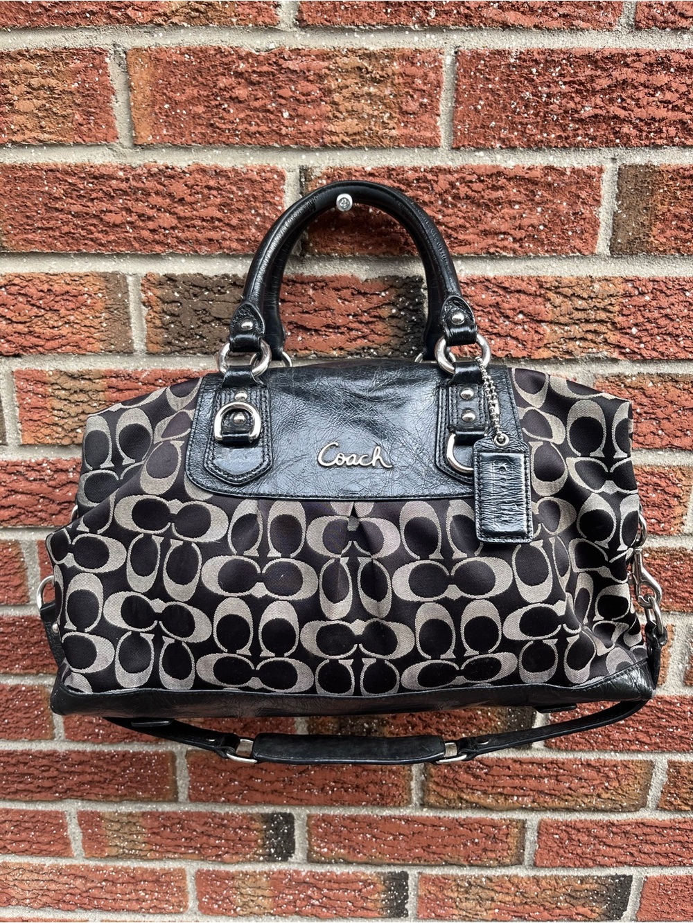 COACH Ashley Signature Monogram
Satchel Black Gray